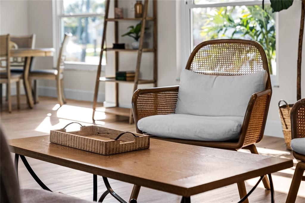 For Sale: $299,900 (2 beds, 2 baths, 1273 Square Feet)