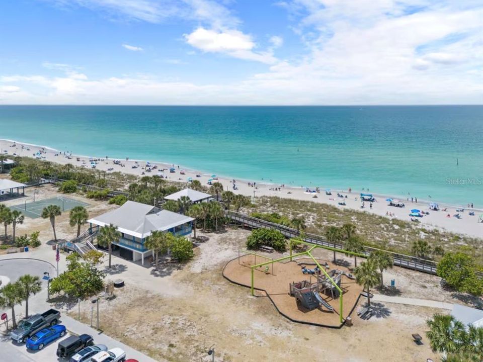 For Sale: $299,900 (2 beds, 2 baths, 1273 Square Feet)