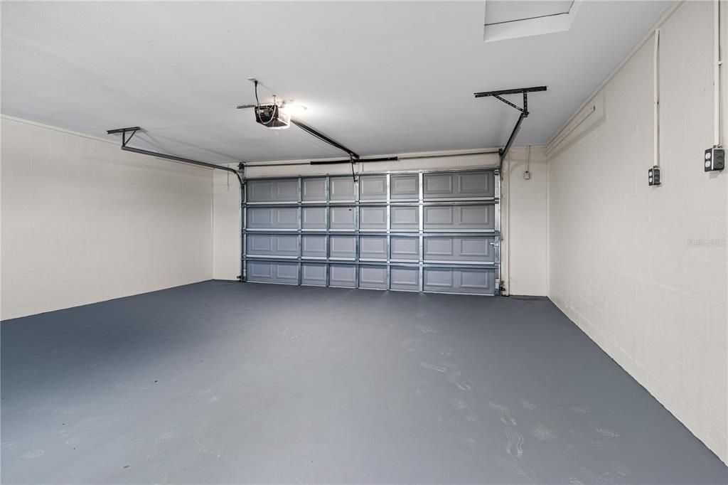 For Sale: $299,900 (2 beds, 2 baths, 1273 Square Feet)