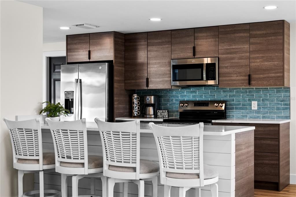 For Sale: $299,900 (2 beds, 2 baths, 1273 Square Feet)