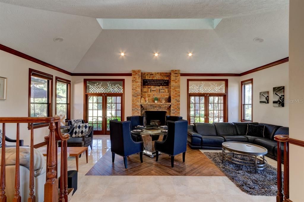 На продажу: $899,000 (4 спален, 3 ванн, 3415 Квадратных фут)