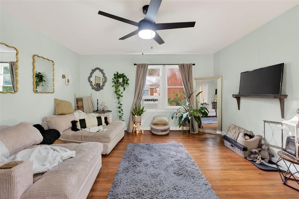 For Sale: $349,999 (4 beds, 2 baths, 1468 Square Feet)