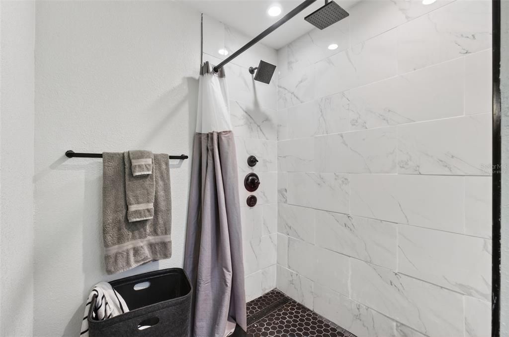 For Sale: $349,999 (4 beds, 2 baths, 1468 Square Feet)