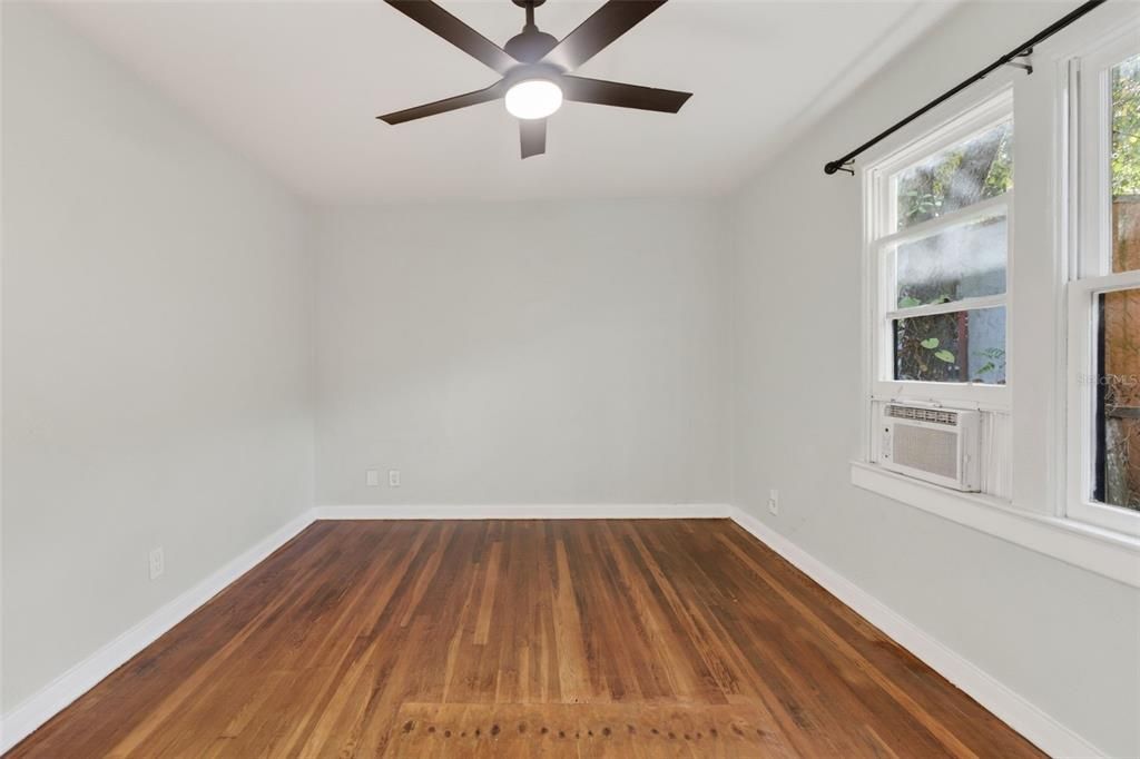 For Sale: $349,999 (4 beds, 2 baths, 1468 Square Feet)