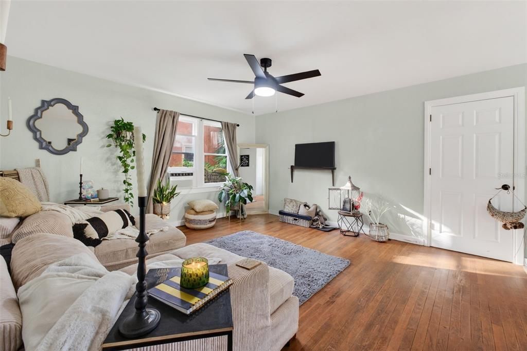 For Sale: $349,999 (4 beds, 2 baths, 1468 Square Feet)