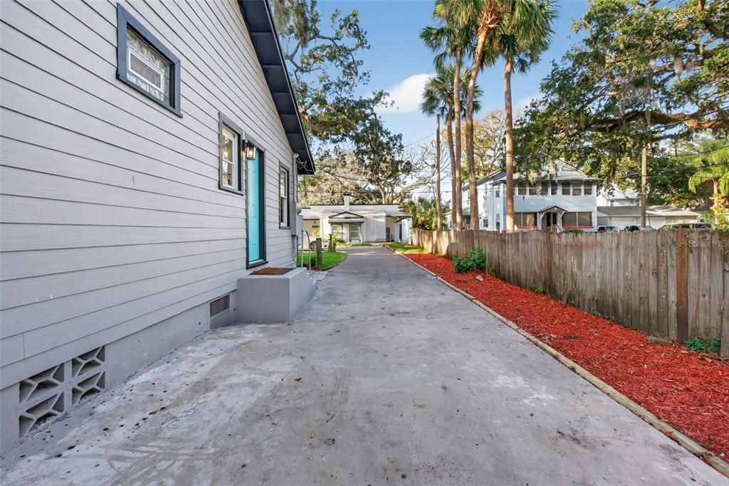 For Sale: $349,999 (4 beds, 2 baths, 1468 Square Feet)