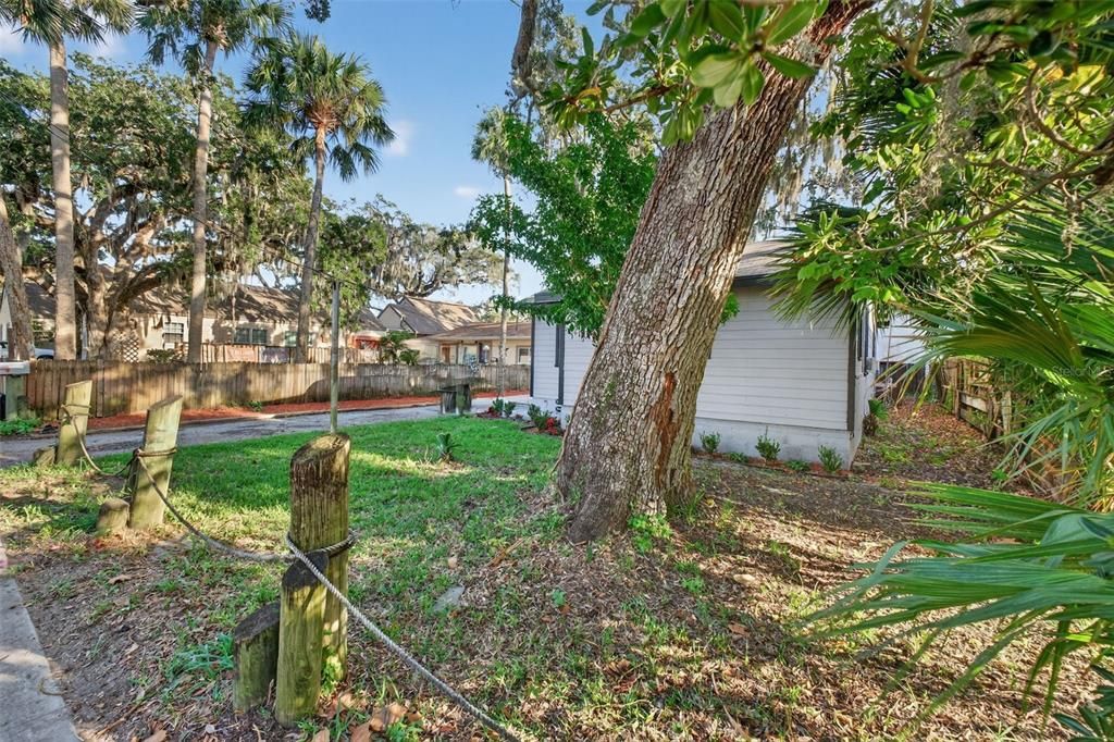 For Sale: $349,999 (4 beds, 2 baths, 1468 Square Feet)