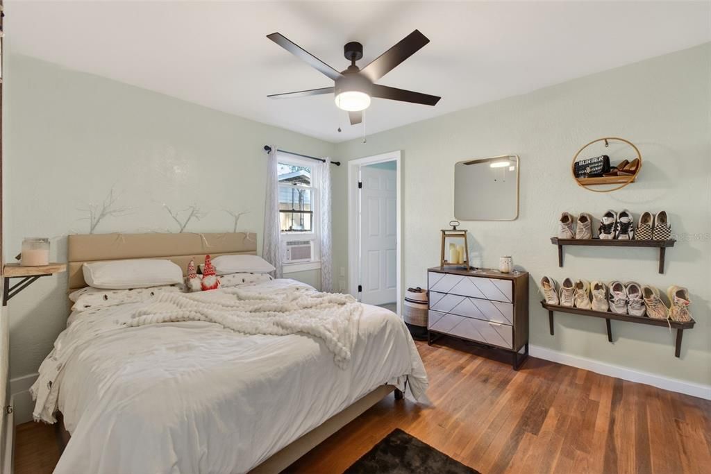 For Sale: $349,999 (4 beds, 2 baths, 1468 Square Feet)