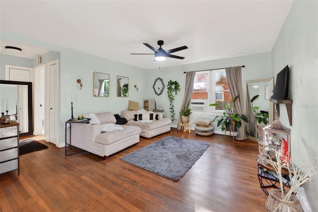 For Sale: $349,999 (4 beds, 2 baths, 1468 Square Feet)