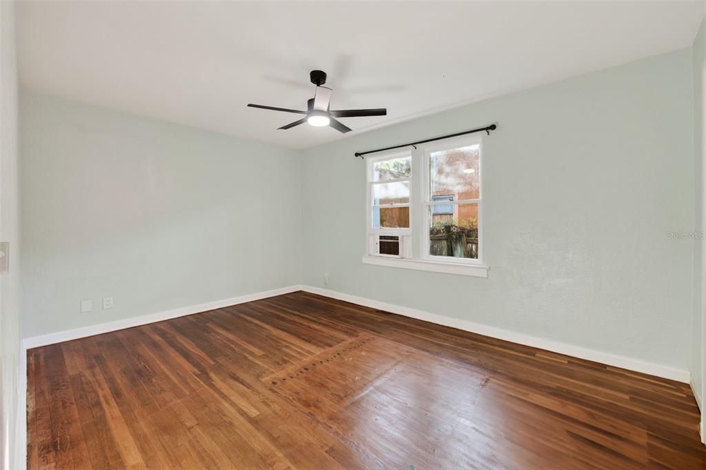 For Sale: $349,999 (4 beds, 2 baths, 1468 Square Feet)