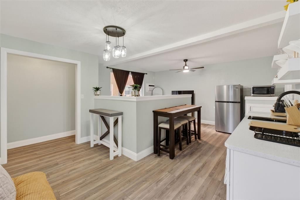 For Sale: $349,999 (4 beds, 2 baths, 1468 Square Feet)