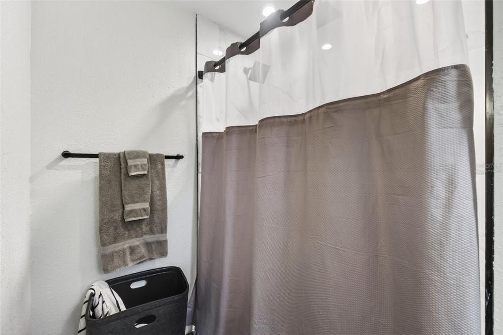 For Sale: $349,999 (4 beds, 2 baths, 1468 Square Feet)