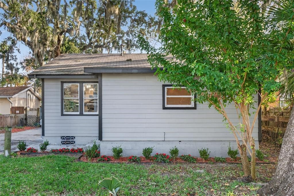 For Sale: $349,999 (4 beds, 2 baths, 1468 Square Feet)