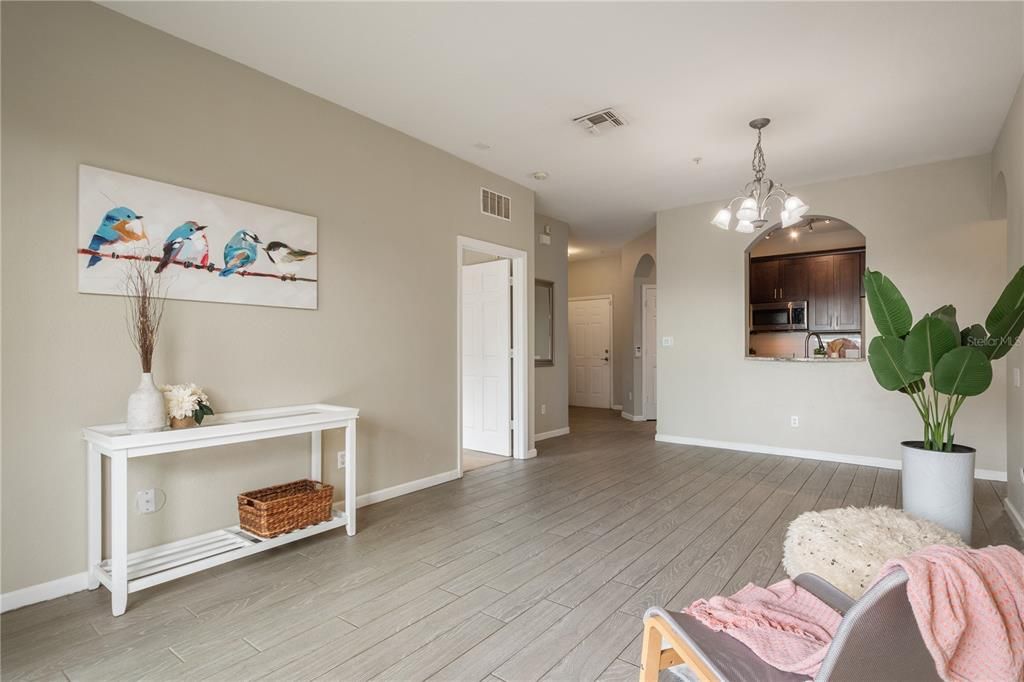 На продажу: $200,000 (2 спален, 2 ванн, 1112 Квадратных фут)