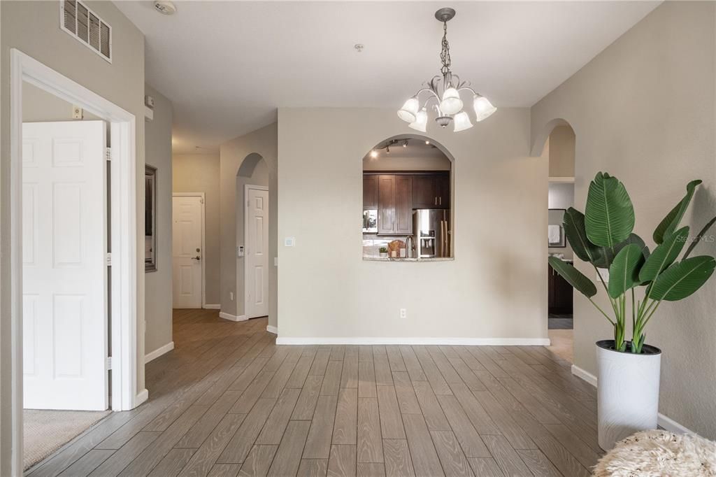 На продажу: $200,000 (2 спален, 2 ванн, 1112 Квадратных фут)