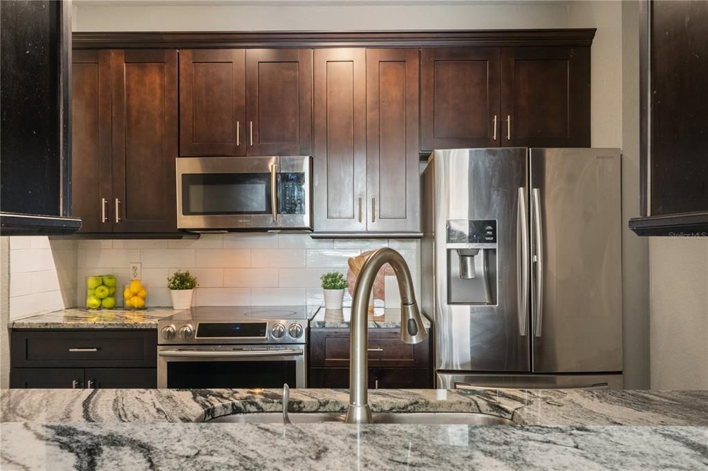 На продажу: $200,000 (2 спален, 2 ванн, 1112 Квадратных фут)