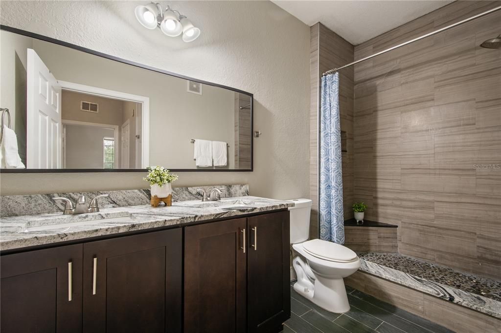 На продажу: $200,000 (2 спален, 2 ванн, 1112 Квадратных фут)