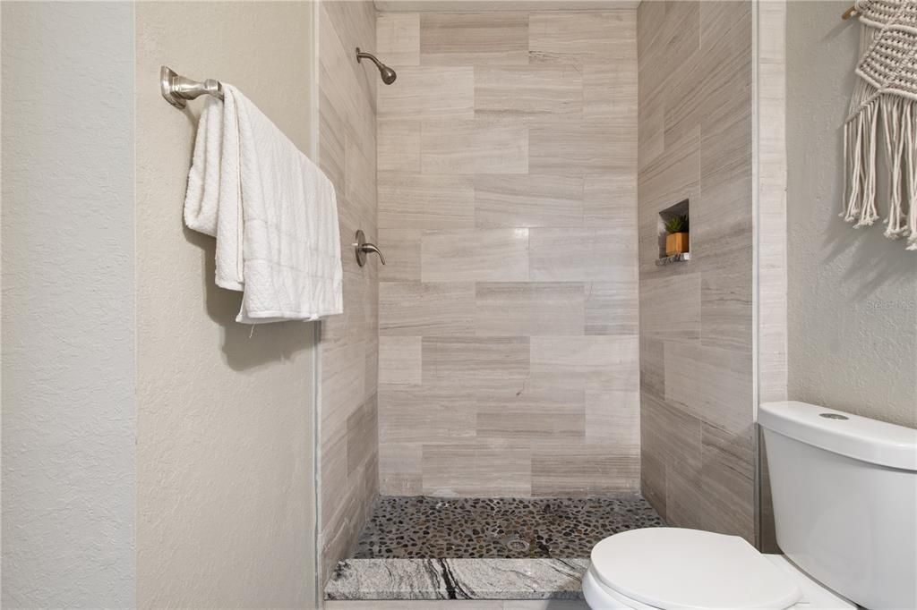 На продажу: $200,000 (2 спален, 2 ванн, 1112 Квадратных фут)