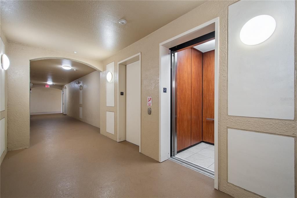 На продажу: $200,000 (2 спален, 2 ванн, 1112 Квадратных фут)