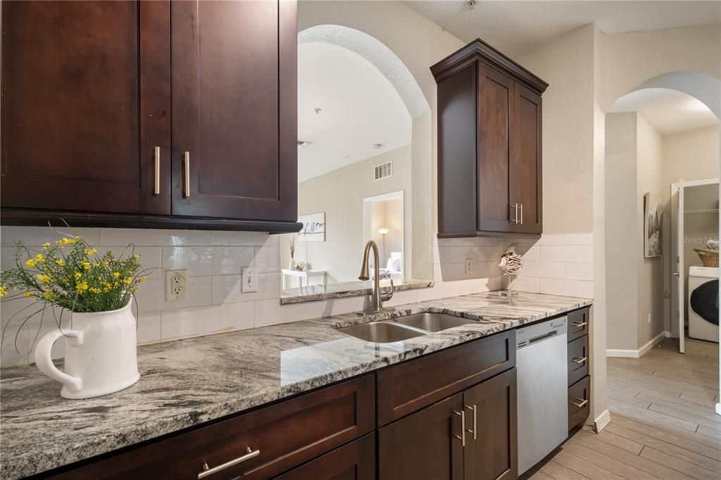 На продажу: $200,000 (2 спален, 2 ванн, 1112 Квадратных фут)