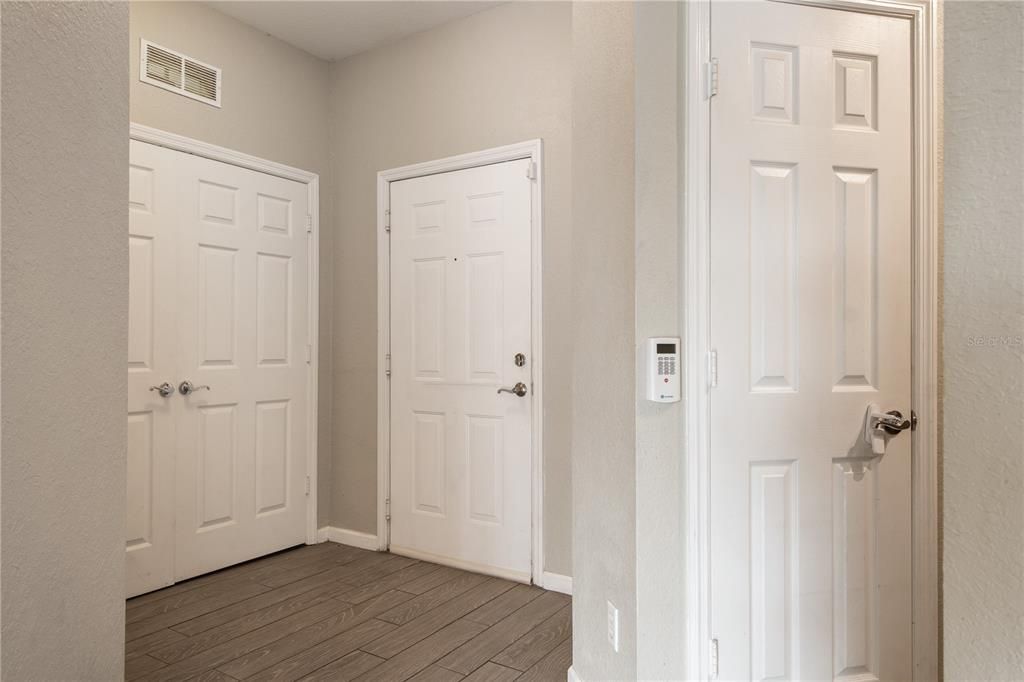 На продажу: $200,000 (2 спален, 2 ванн, 1112 Квадратных фут)