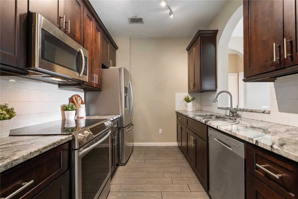 На продажу: $200,000 (2 спален, 2 ванн, 1112 Квадратных фут)