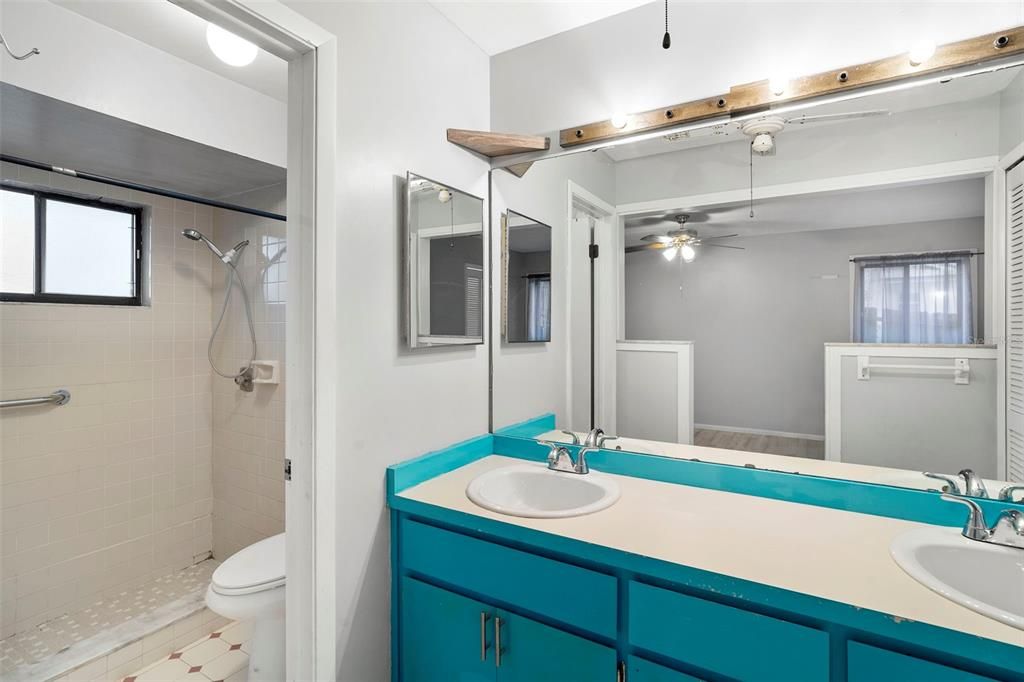 For Sale: $339,000 (3 beds, 2 baths, 1594 Square Feet)