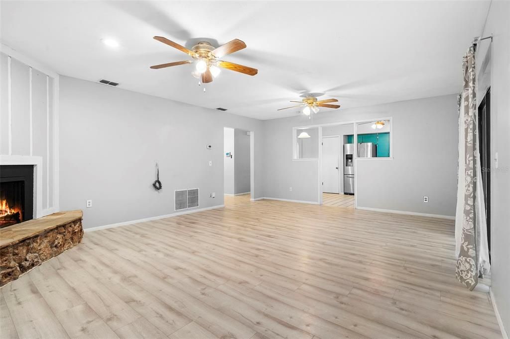 For Sale: $339,000 (3 beds, 2 baths, 1594 Square Feet)