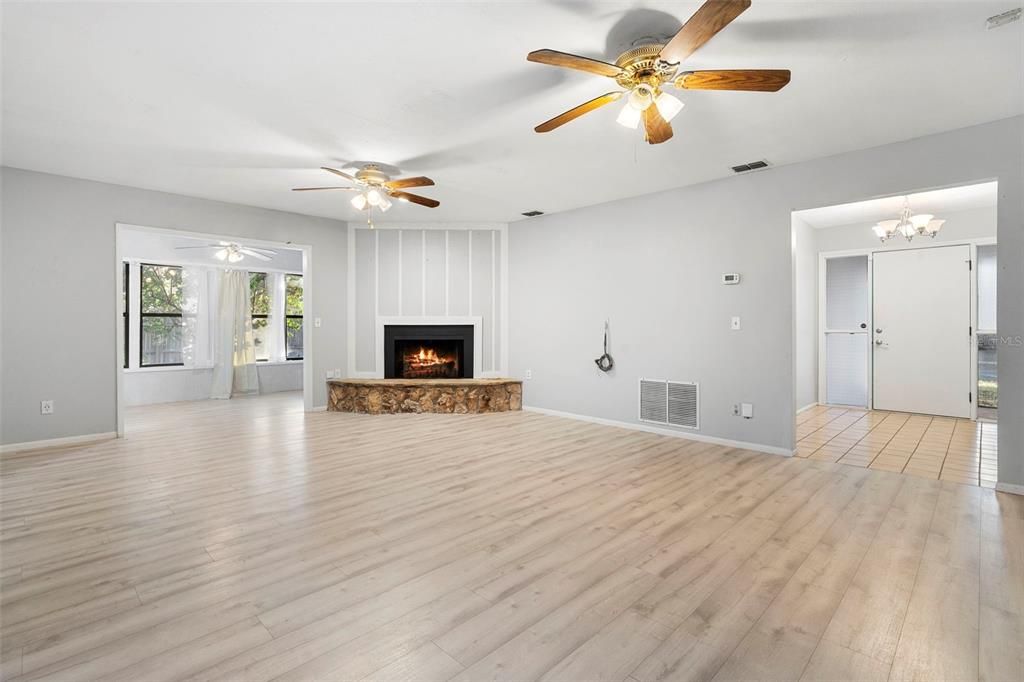 For Sale: $339,000 (3 beds, 2 baths, 1594 Square Feet)