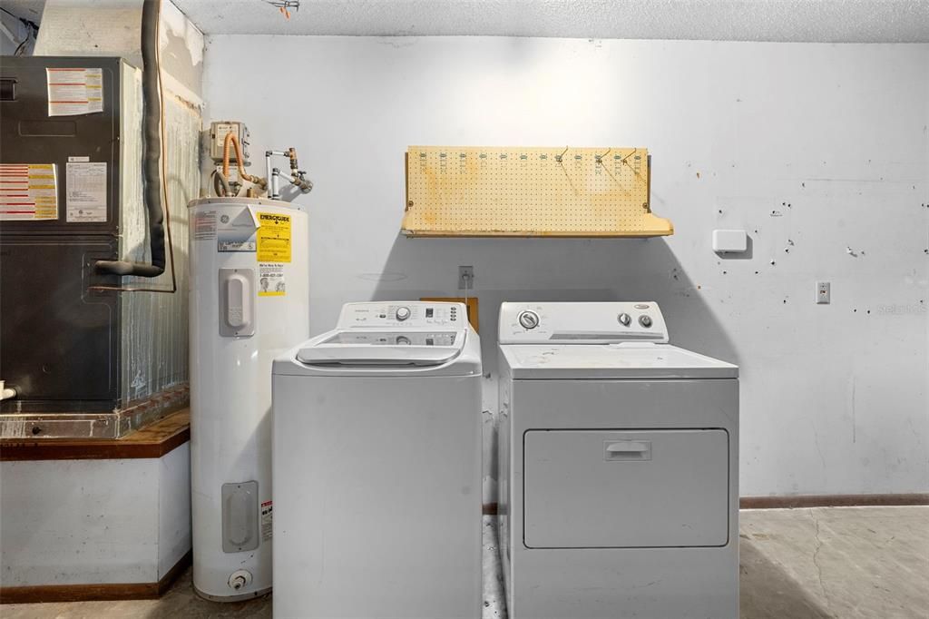 For Sale: $339,000 (3 beds, 2 baths, 1594 Square Feet)