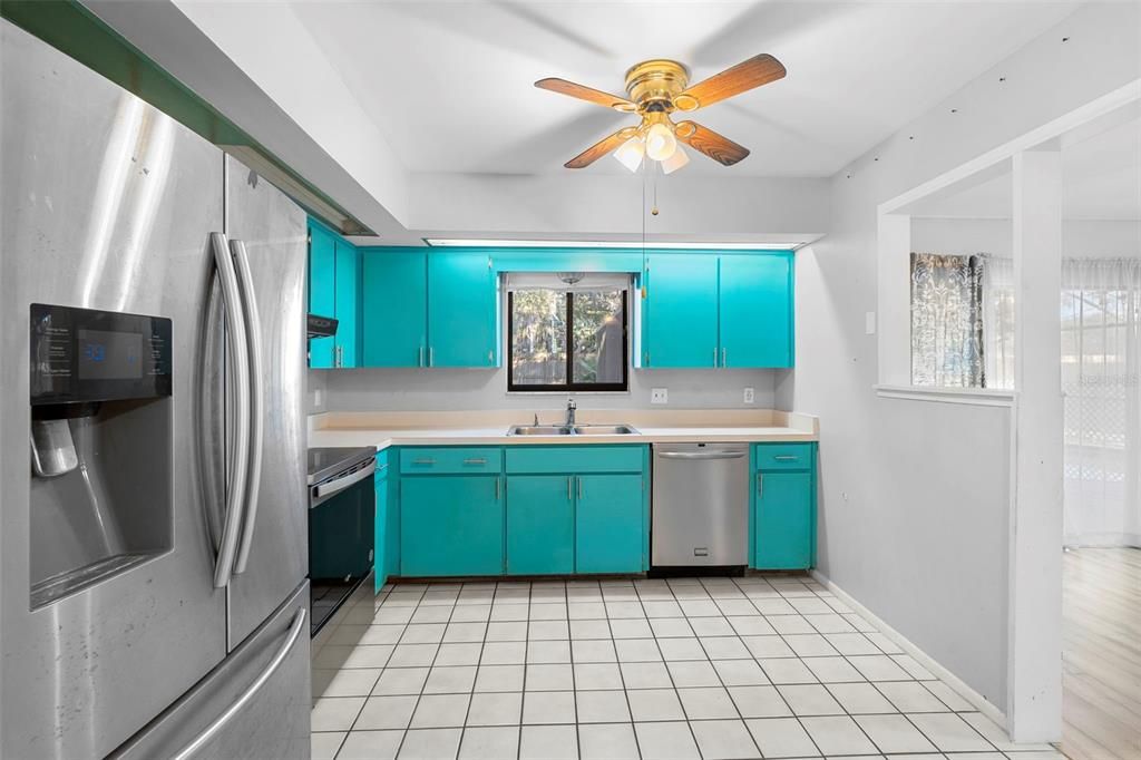 For Sale: $339,000 (3 beds, 2 baths, 1594 Square Feet)