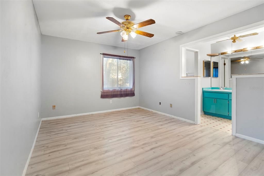 For Sale: $339,000 (3 beds, 2 baths, 1594 Square Feet)