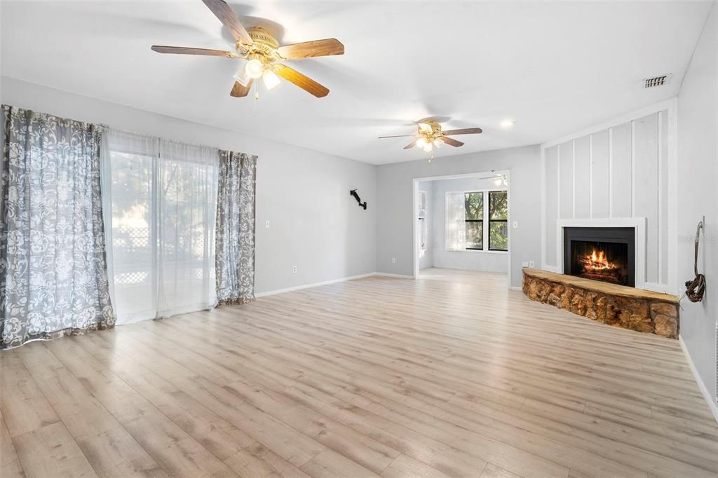 For Sale: $339,000 (3 beds, 2 baths, 1594 Square Feet)