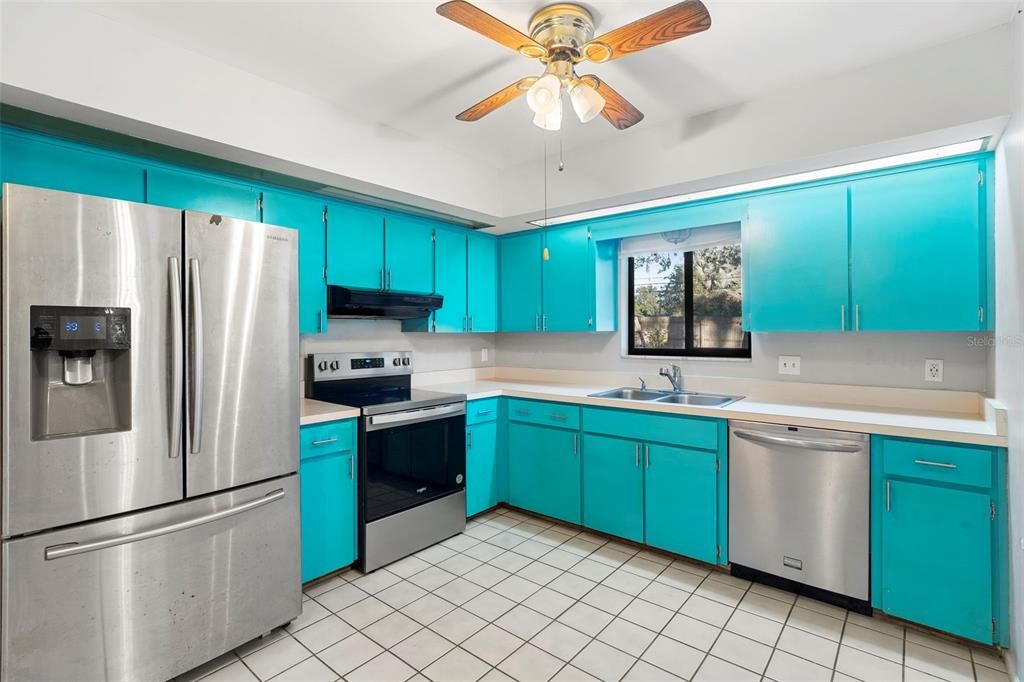 For Sale: $339,000 (3 beds, 2 baths, 1594 Square Feet)