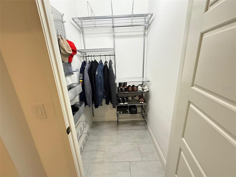 En Venta: $649,900 (4 camas, 3 baños, 2239 Pies cuadrados)