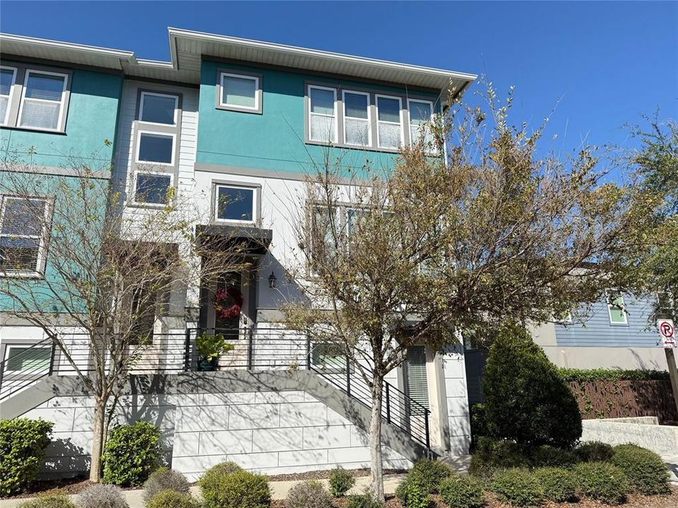 En Venta: $649,900 (4 camas, 3 baños, 2239 Pies cuadrados)