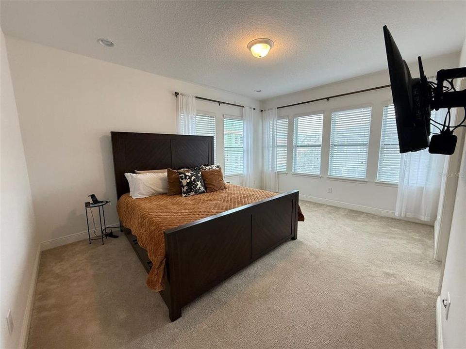 En Venta: $649,900 (4 camas, 3 baños, 2239 Pies cuadrados)