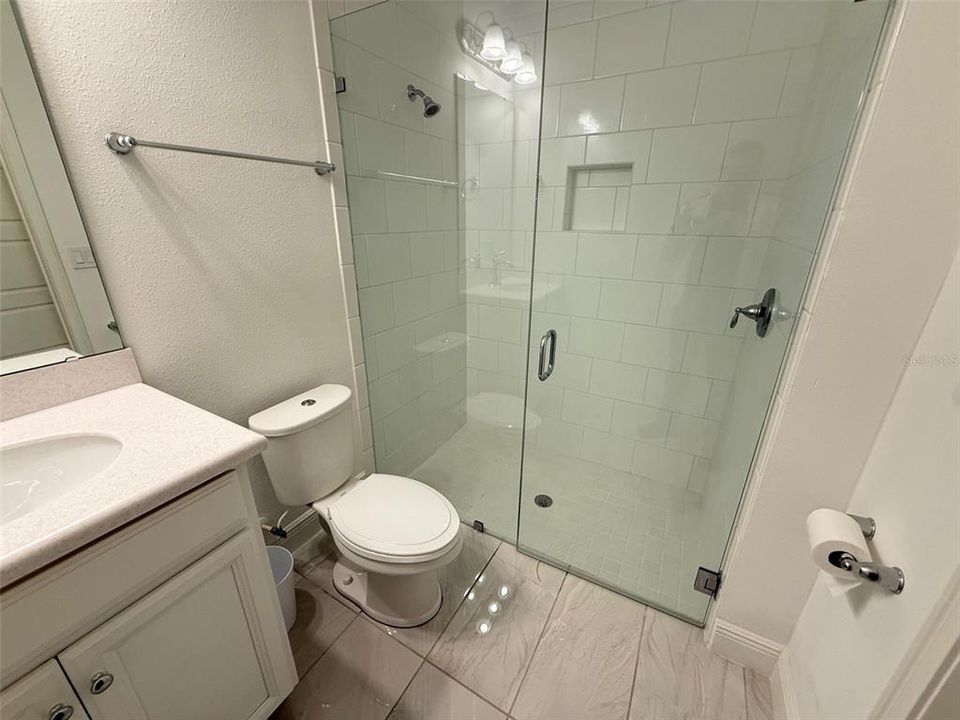 En Venta: $649,900 (4 camas, 3 baños, 2239 Pies cuadrados)