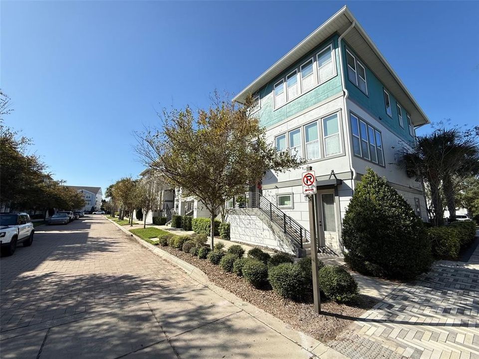 En Venta: $649,900 (4 camas, 3 baños, 2239 Pies cuadrados)