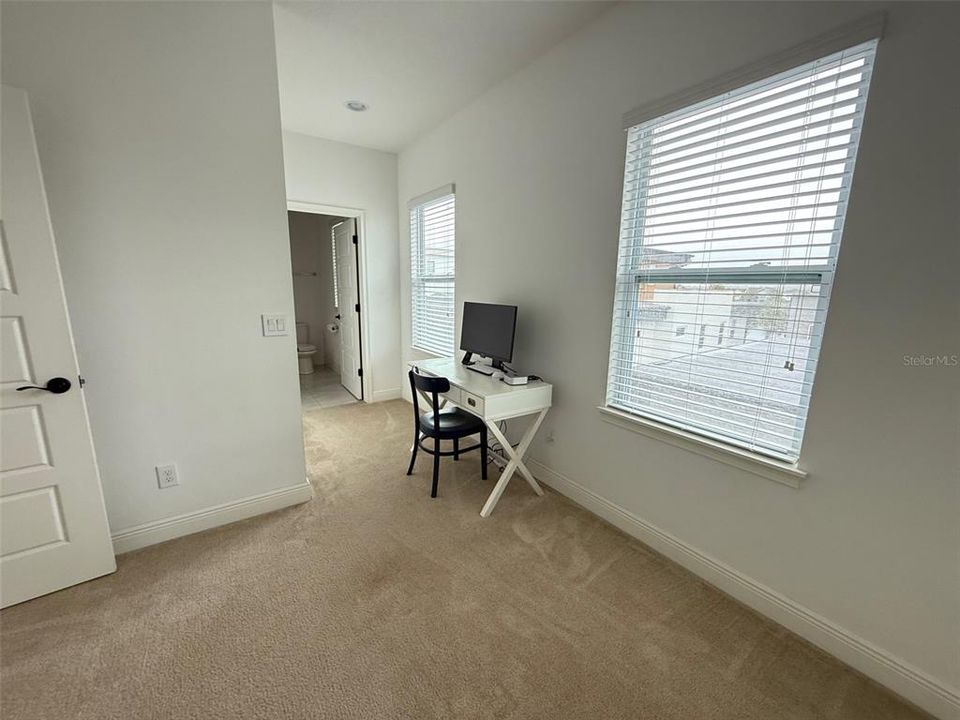 En Venta: $649,900 (4 camas, 3 baños, 2239 Pies cuadrados)