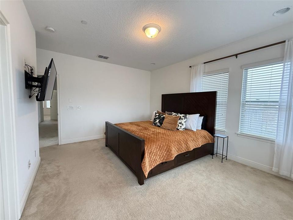 En Venta: $649,900 (4 camas, 3 baños, 2239 Pies cuadrados)