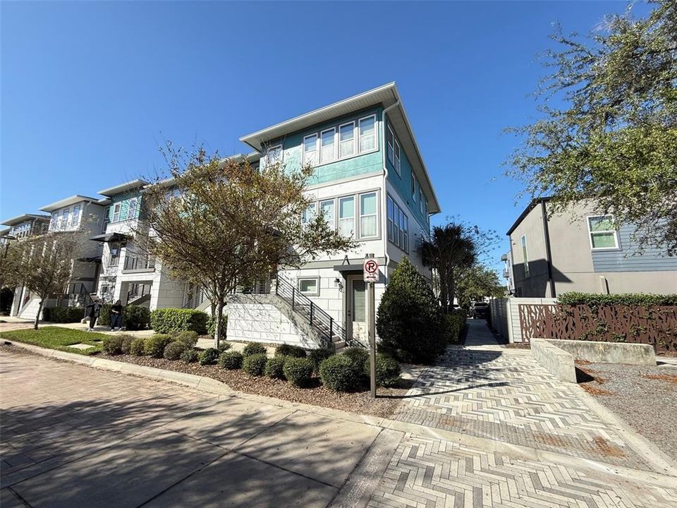 En Venta: $649,900 (4 camas, 3 baños, 2239 Pies cuadrados)