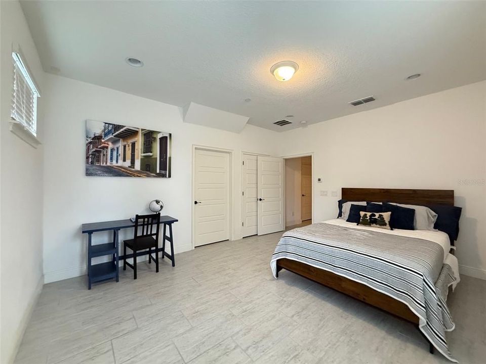 En Venta: $649,900 (4 camas, 3 baños, 2239 Pies cuadrados)