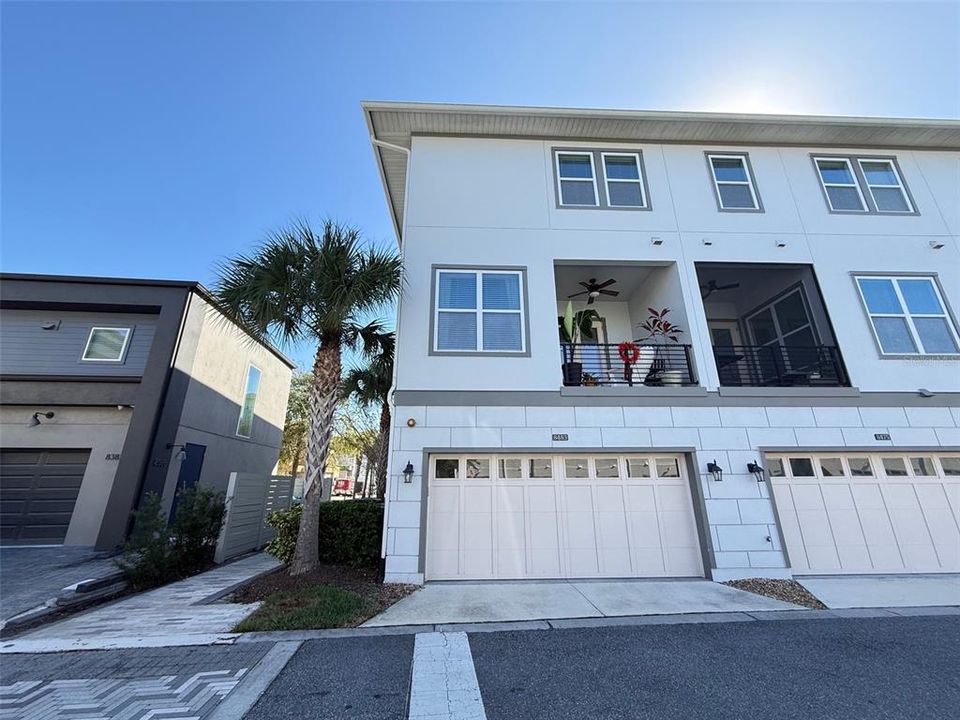 En Venta: $649,900 (4 camas, 3 baños, 2239 Pies cuadrados)