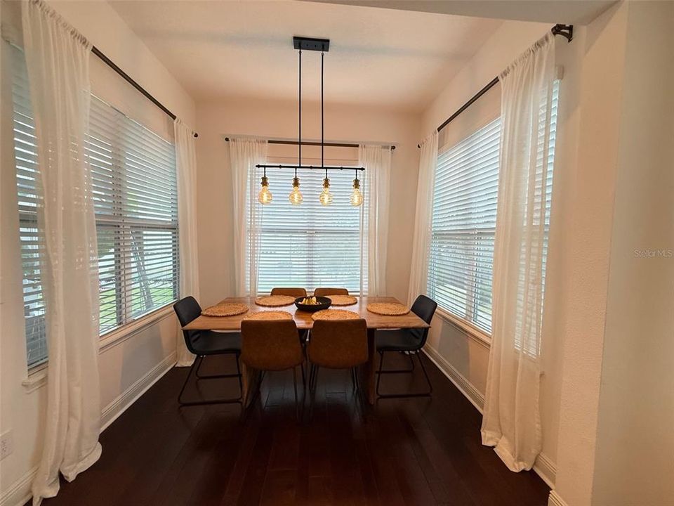 En Venta: $649,900 (4 camas, 3 baños, 2239 Pies cuadrados)