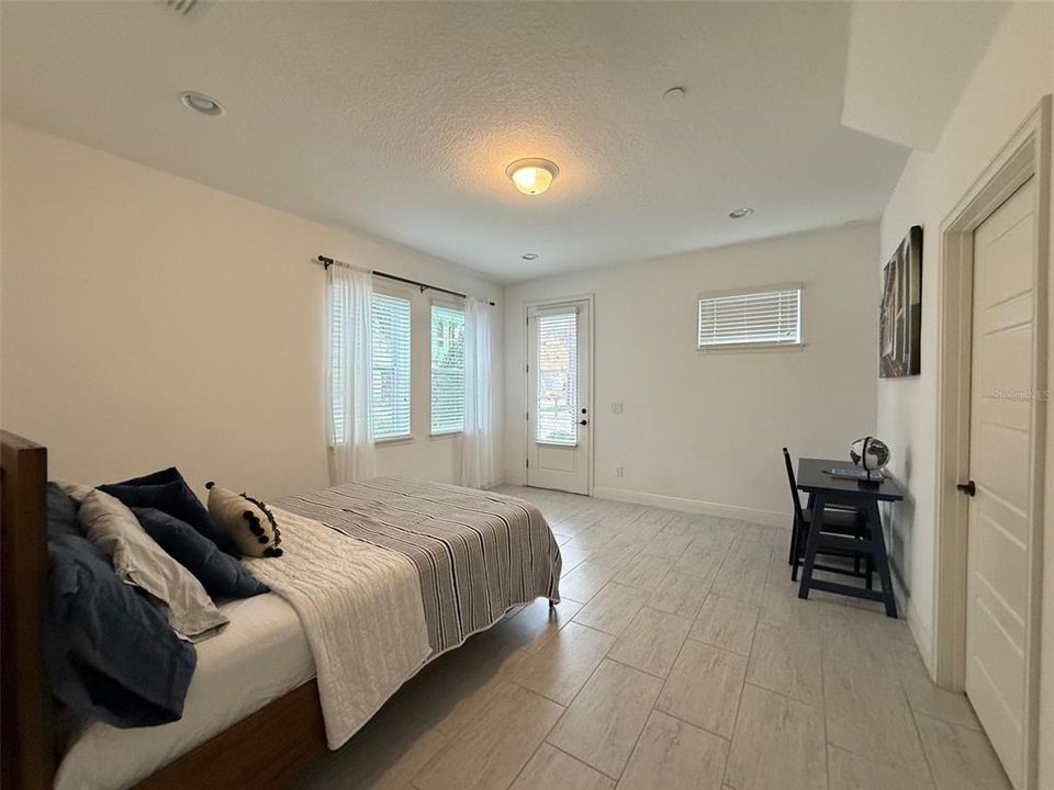 En Venta: $649,900 (4 camas, 3 baños, 2239 Pies cuadrados)