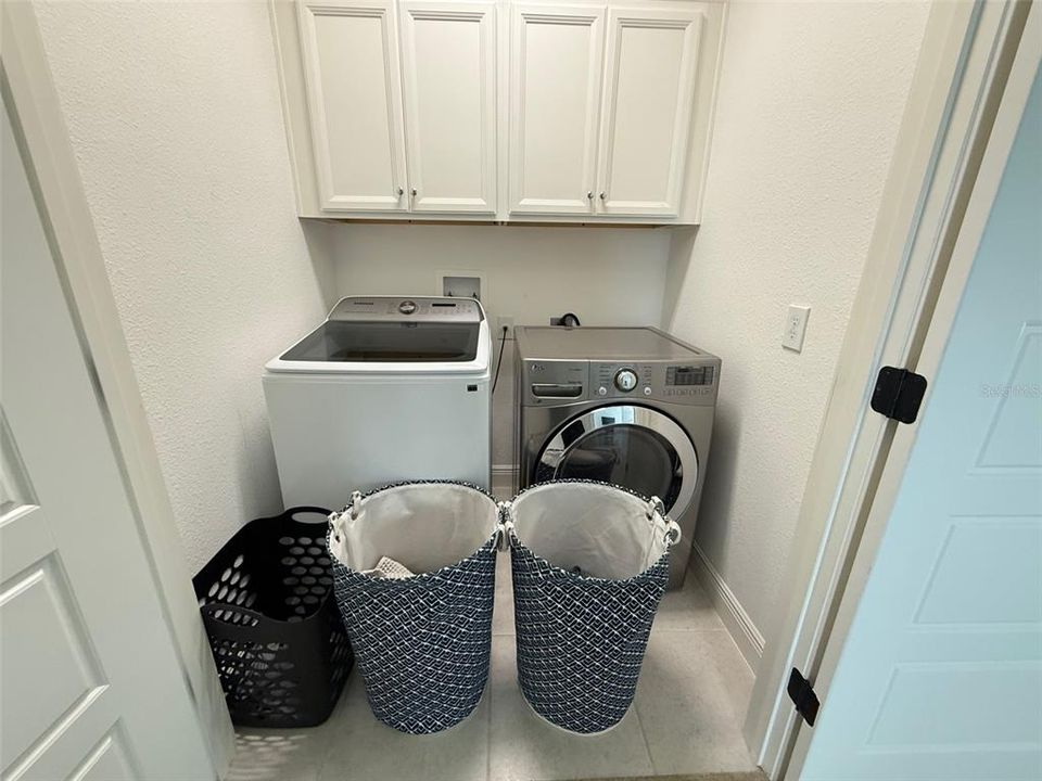 En Venta: $649,900 (4 camas, 3 baños, 2239 Pies cuadrados)