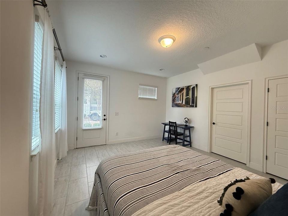 En Venta: $649,900 (4 camas, 3 baños, 2239 Pies cuadrados)