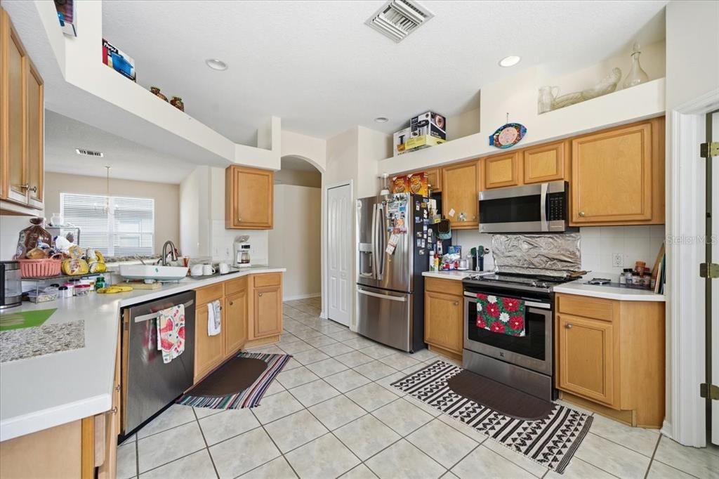 На продажу: $370,000 (3 спален, 2 ванн, 1963 Квадратных фут)