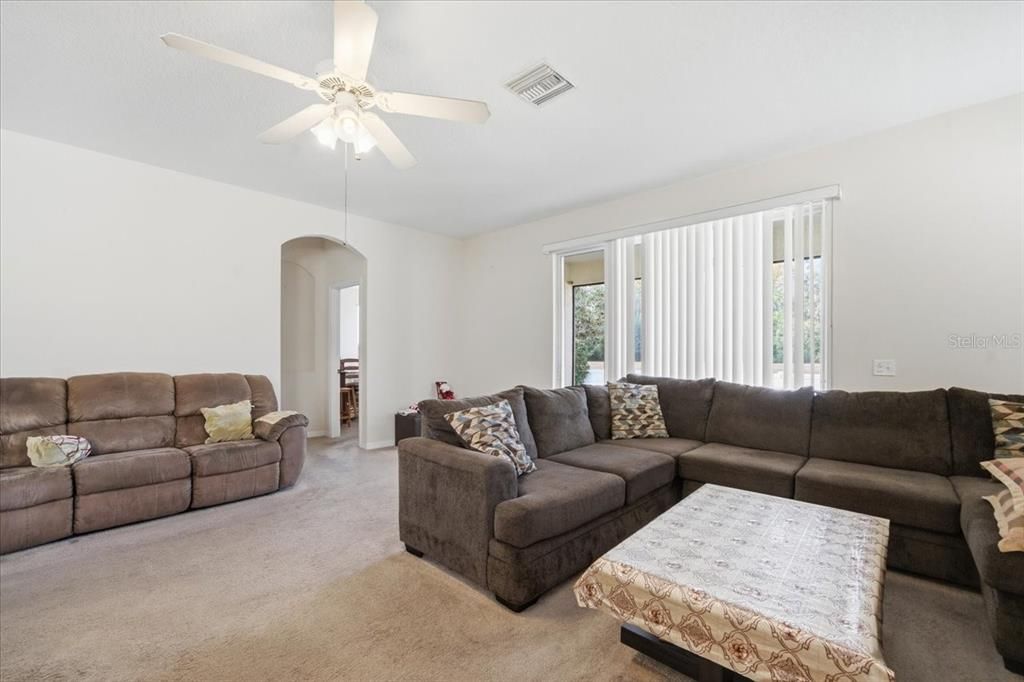 На продажу: $370,000 (3 спален, 2 ванн, 1963 Квадратных фут)